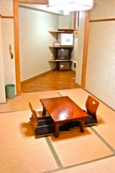 和室６畳＋２畳程のスペース